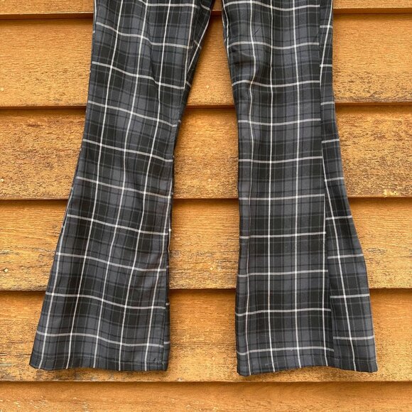 Almost Famous 90s Flare Black & Grey Plaid Bell Bottom Pants Size 5 - Picture 5 of 12